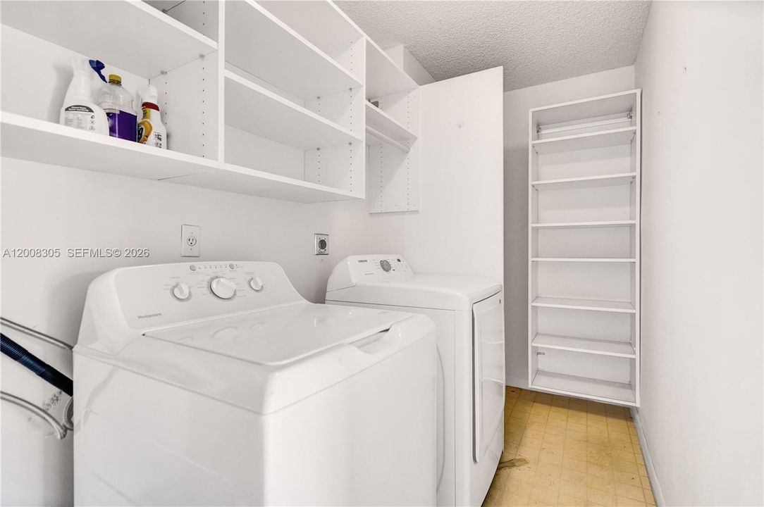 Vendido Recientemente: $299,000 (2 camas, 2 baños, 1516 Pies cuadrados)