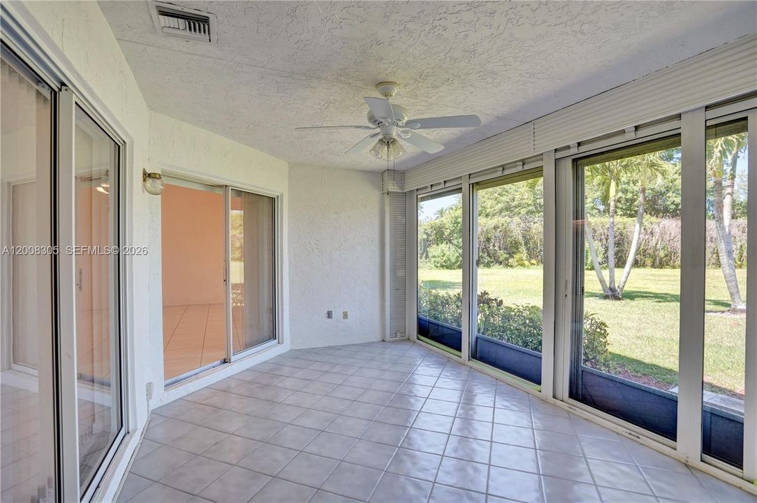 Vendido Recientemente: $299,000 (2 camas, 2 baños, 1516 Pies cuadrados)
