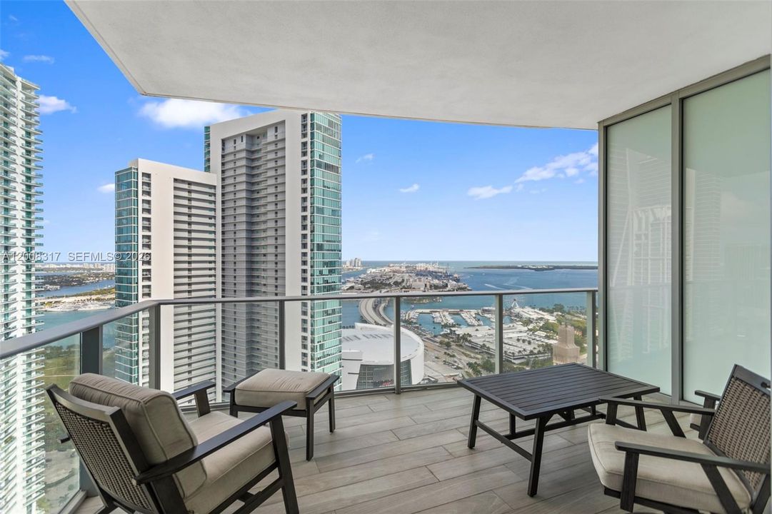 En Venta: $1,040,000 (2 camas, 3 baños, 1547 Pies cuadrados)