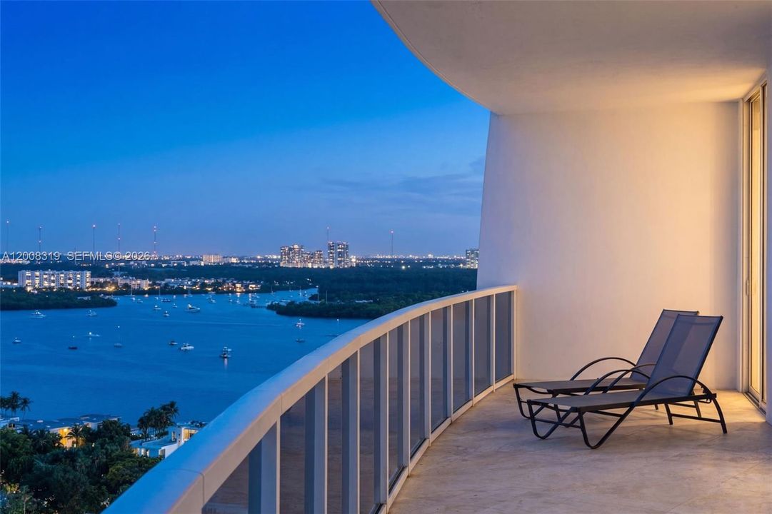 En Venta: $4,595,000 (4 camas, 4 baños, 2918 Pies cuadrados)
