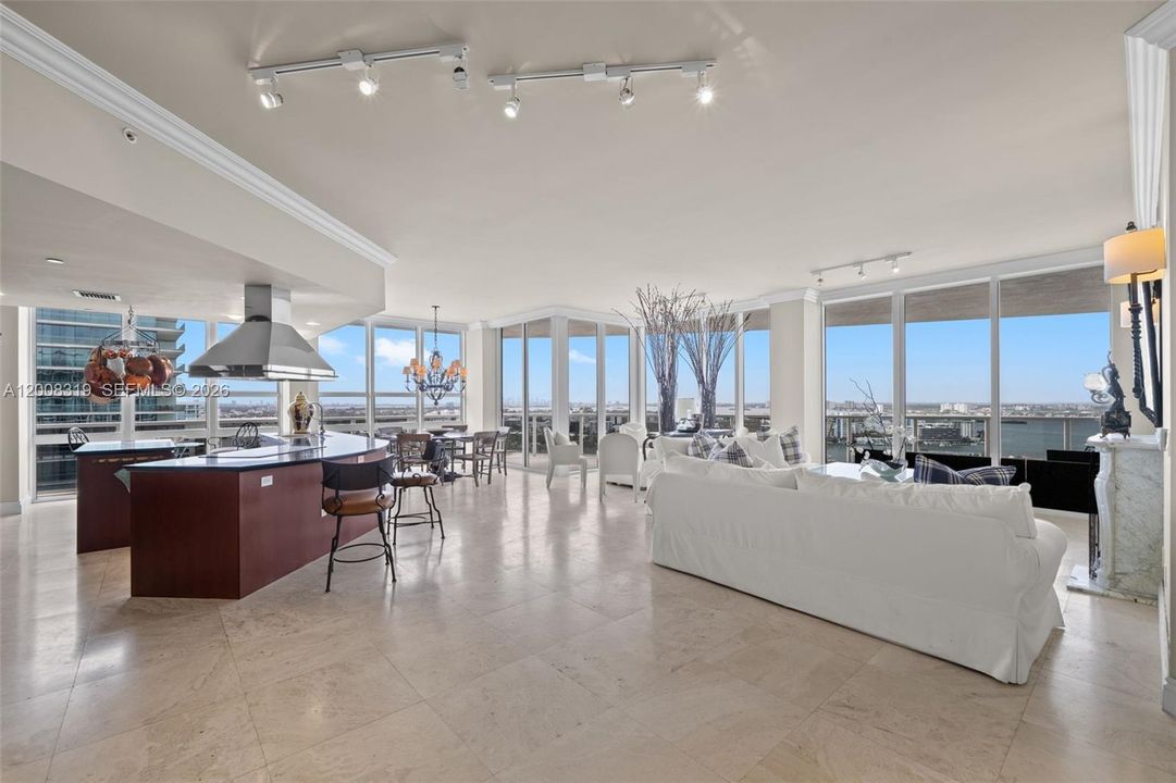 En Venta: $4,595,000 (4 camas, 4 baños, 2918 Pies cuadrados)