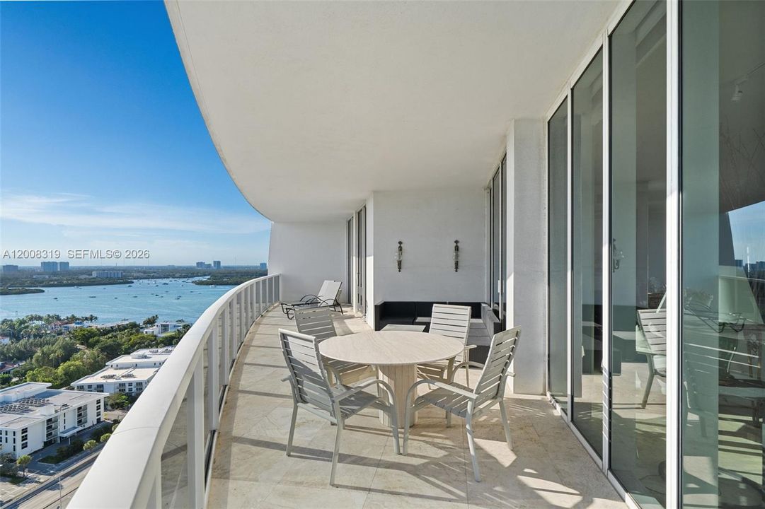 En Venta: $4,595,000 (4 camas, 4 baños, 2918 Pies cuadrados)