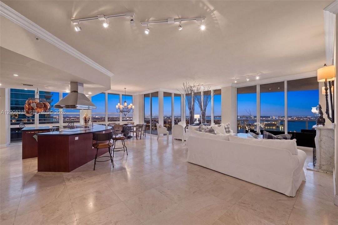 En Venta: $4,595,000 (4 camas, 4 baños, 2918 Pies cuadrados)