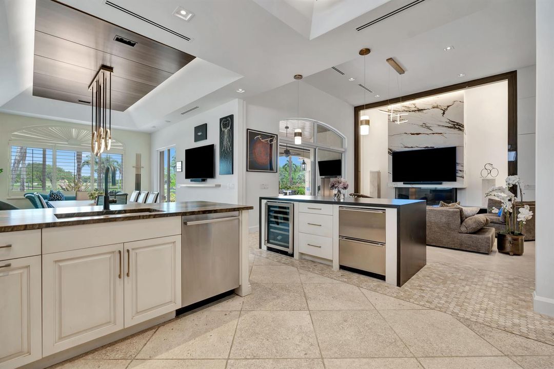 Working Island w/Wine & Refrig Drawers
