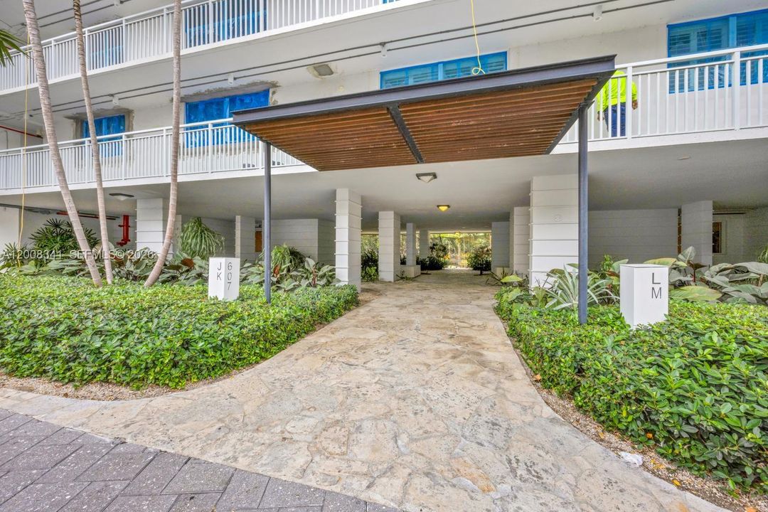 Active With Contract: $6,500 (2 beds, 2 baths, 1496 Square Feet)