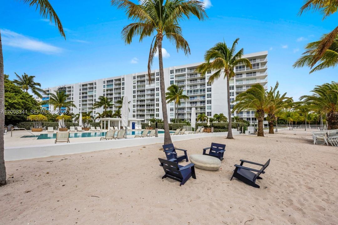 Active With Contract: $6,500 (2 beds, 2 baths, 1496 Square Feet)