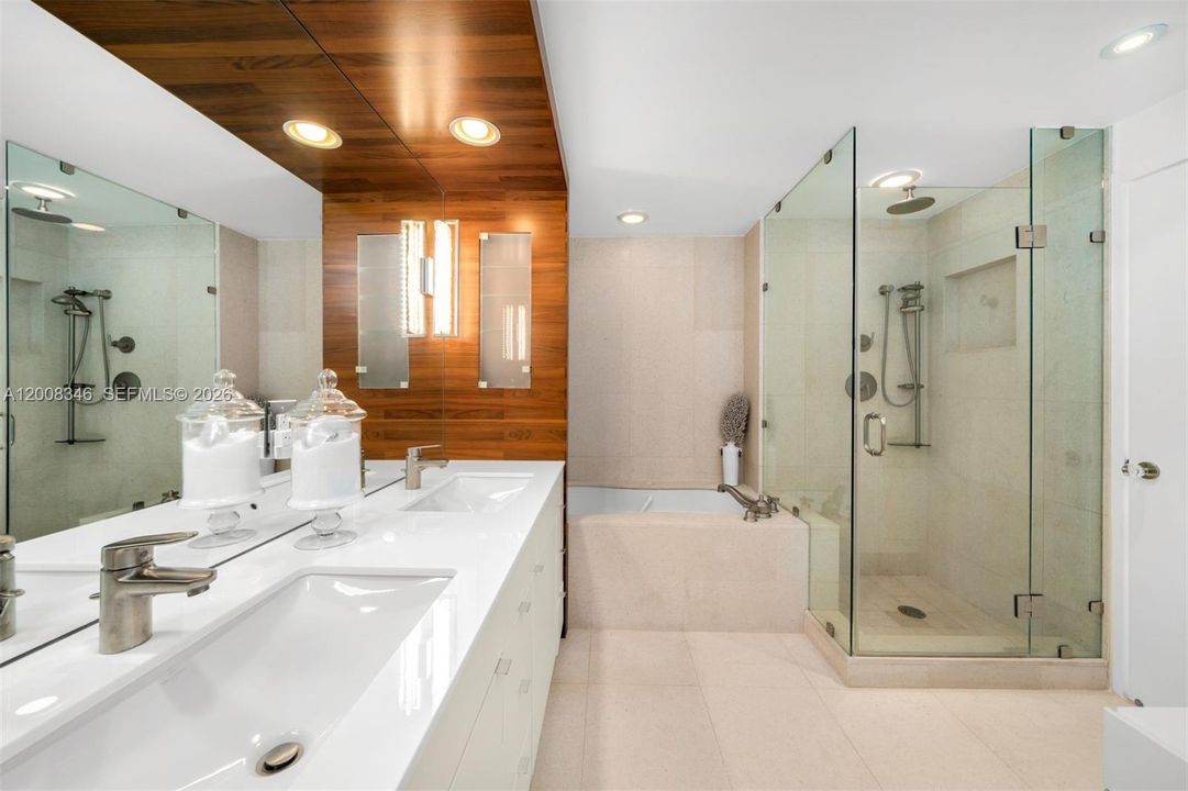 Activo con contrato: $7,000 (2 camas, 2 baños, 1387 Pies cuadrados)