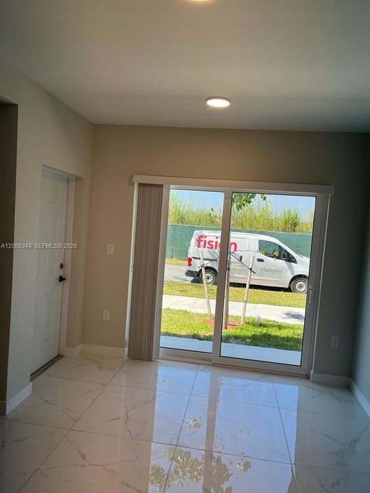 В аренду: $2,650 (3 спален, 2 ванн, 1398 Квадратных фут)