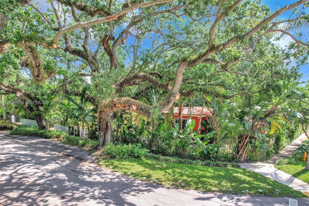 For Rent: $10,000 (3 beds, 3 baths, 2340 Square Feet)