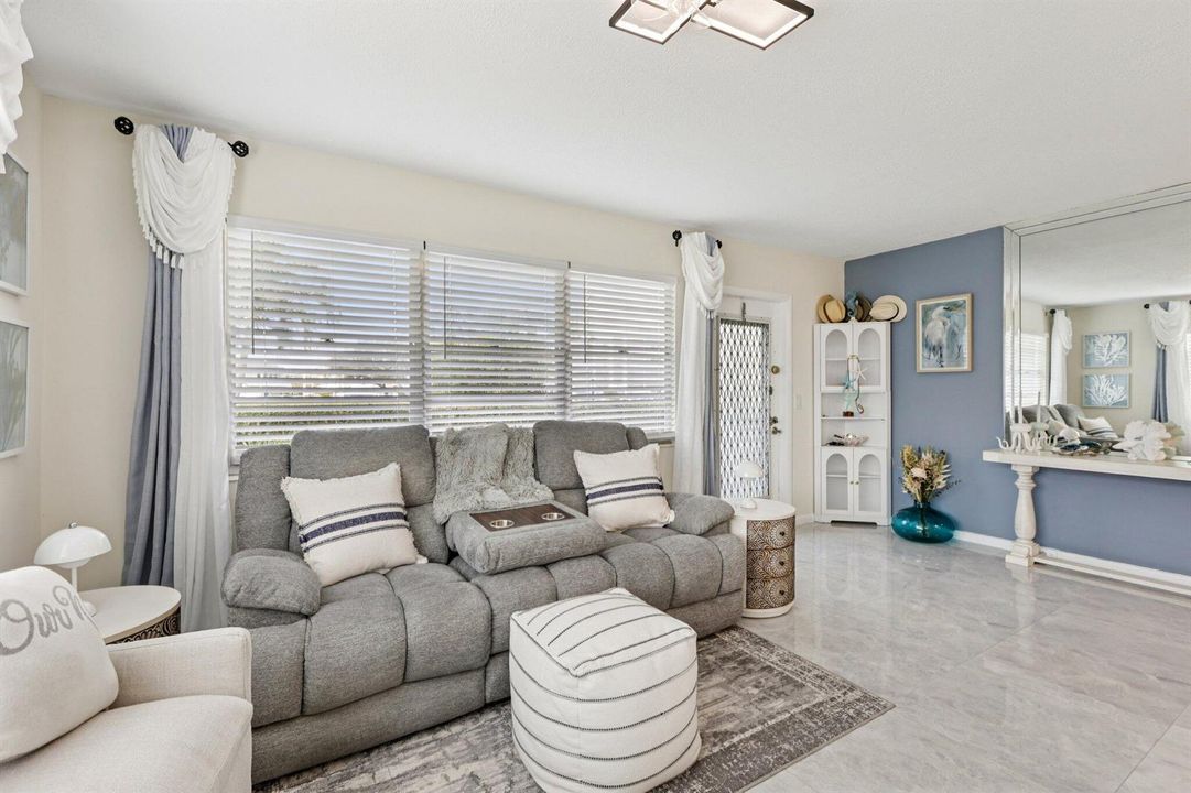 11-web-or-mls-Oakridge J 125-S1202-011