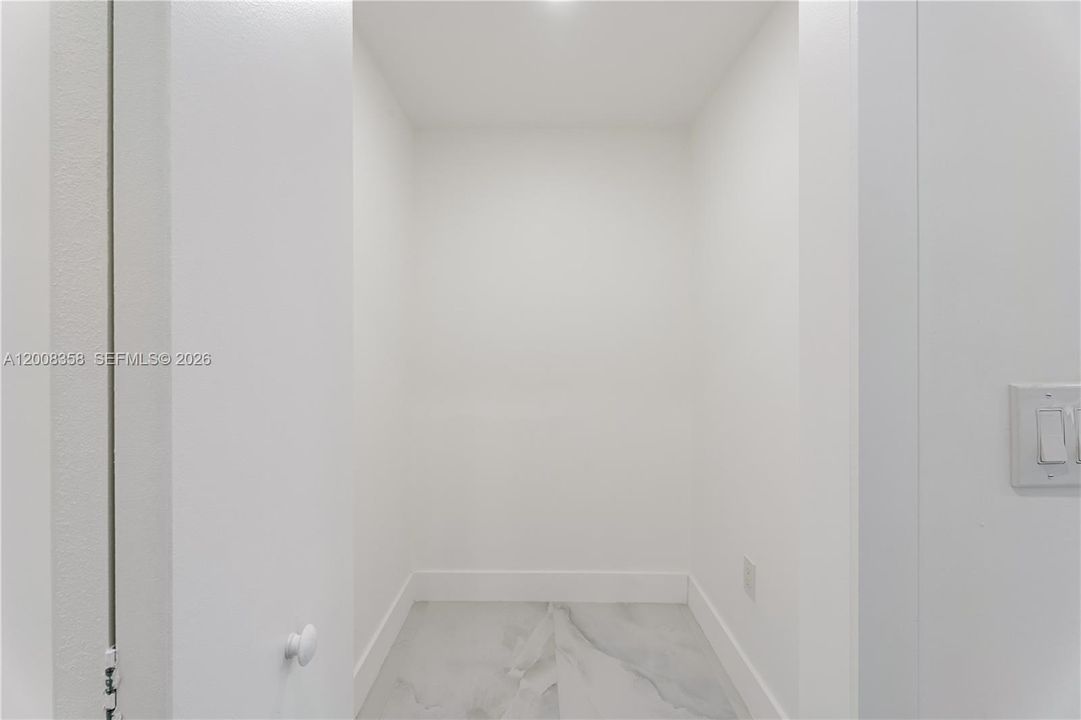 合同活跃: $760,000 (4 贝兹, 2 浴室, 1960 平方英尺)