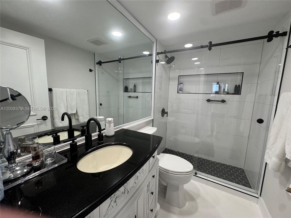 En Venta: $899,000 (3 camas, 2 baños, 2749 Pies cuadrados)