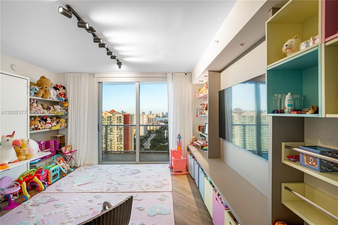 For Sale: $3,300,000 (4 beds, 4 baths, 3094 Square Feet)