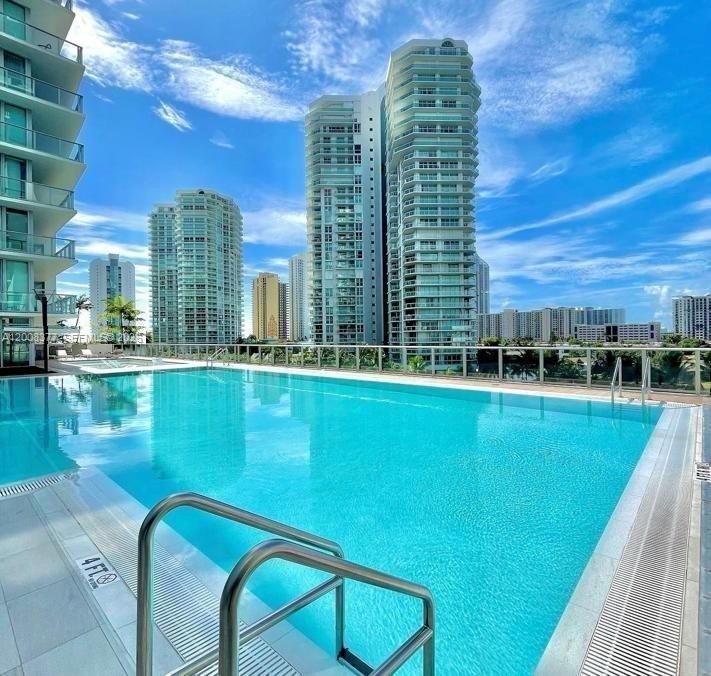 На продажу: $3,300,000 (4 спален, 4 ванн, 3094 Квадратных фут)