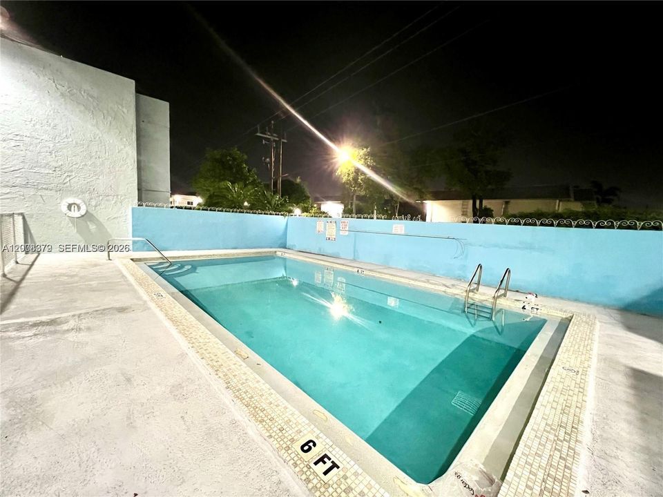 For Sale: $196,000 (1 beds, 1 baths, 607 Square Feet)