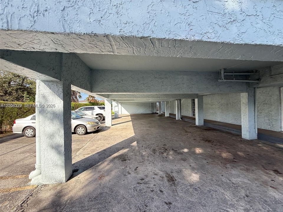 For Sale: $196,000 (1 beds, 1 baths, 607 Square Feet)