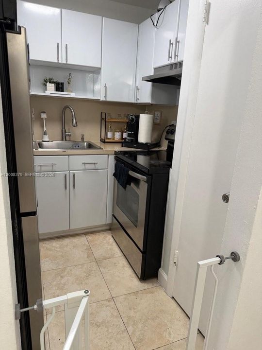 For Sale: $196,000 (1 beds, 1 baths, 607 Square Feet)