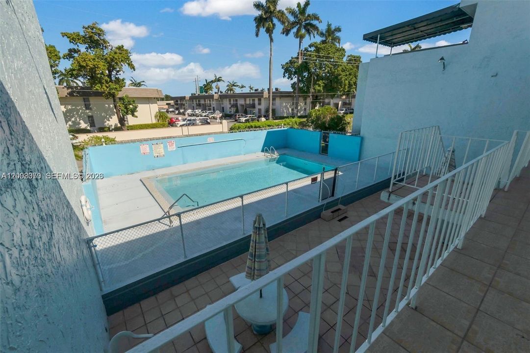 For Sale: $196,000 (1 beds, 1 baths, 607 Square Feet)