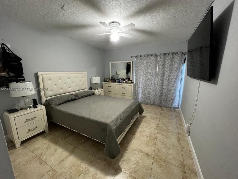 For Sale: $196,000 (1 beds, 1 baths, 607 Square Feet)
