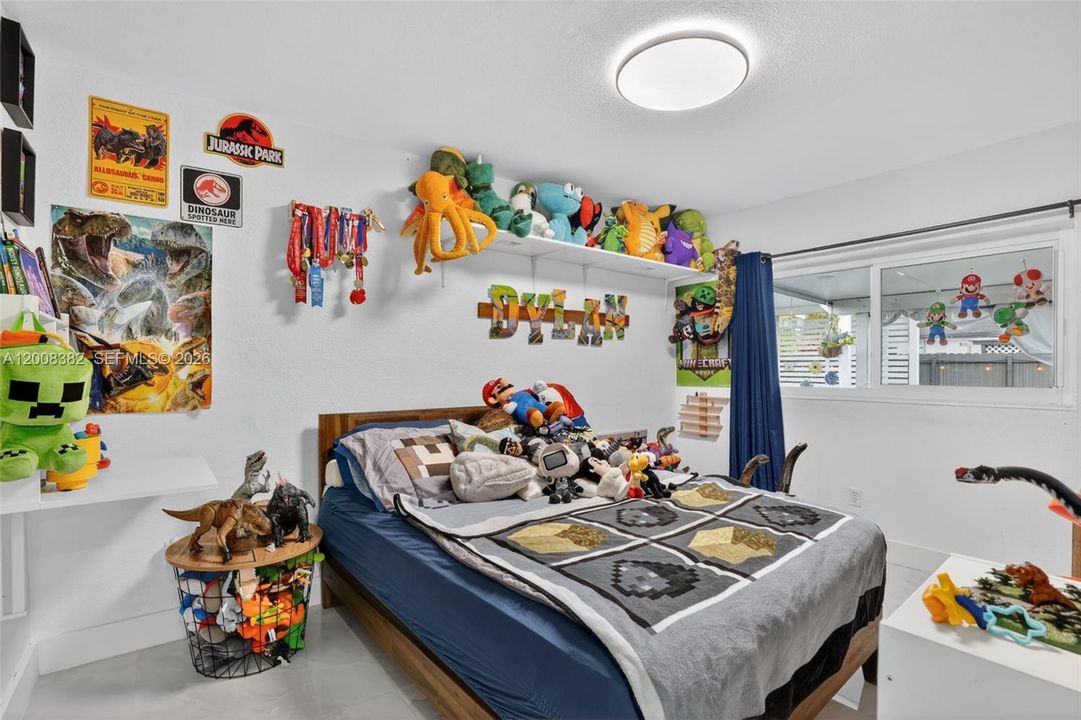 Activo con contrato: $769,000 (4 camas, 2 baños, 1666 Pies cuadrados)