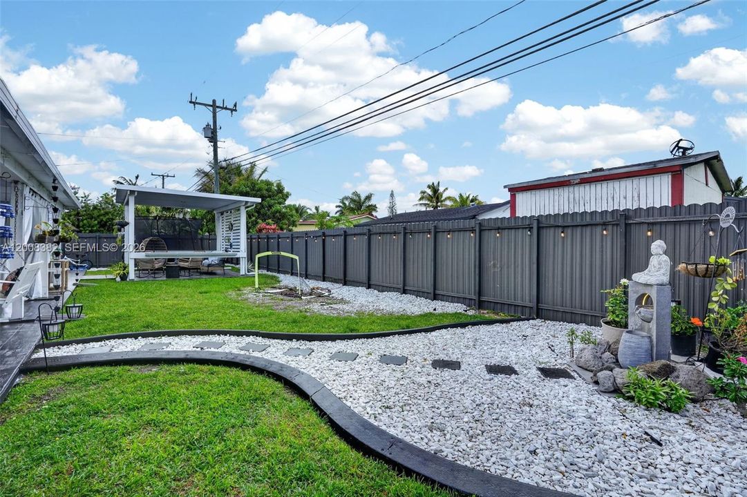 Activo con contrato: $769,000 (4 camas, 2 baños, 1666 Pies cuadrados)