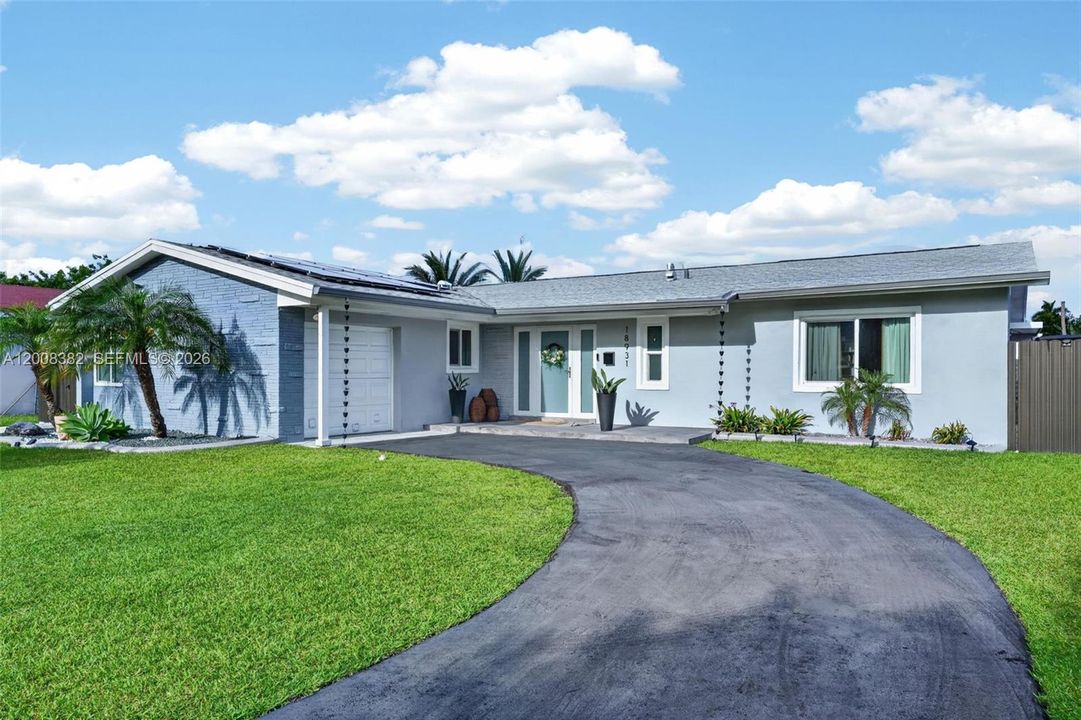 Activo con contrato: $769,000 (4 camas, 2 baños, 1666 Pies cuadrados)