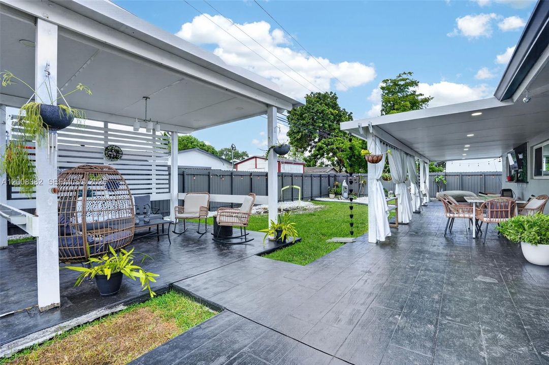 Activo con contrato: $769,000 (4 camas, 2 baños, 1666 Pies cuadrados)