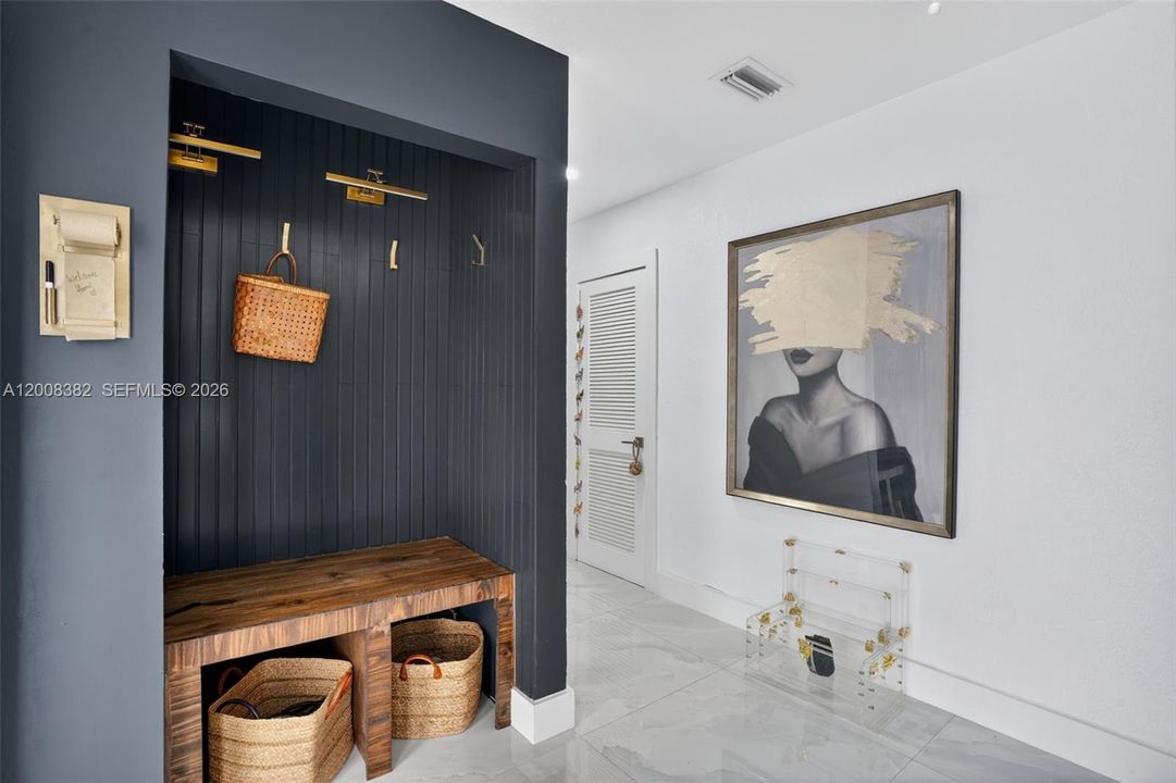 Activo con contrato: $769,000 (4 camas, 2 baños, 1666 Pies cuadrados)