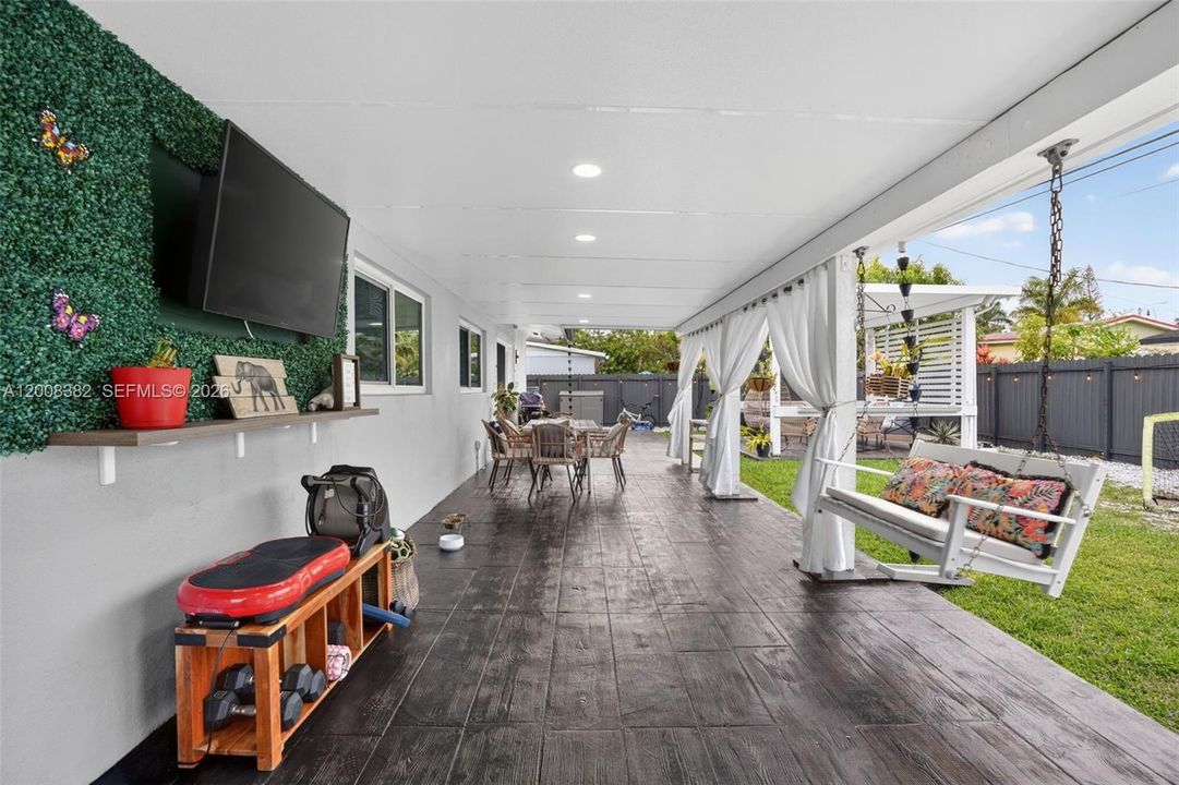 Activo con contrato: $769,000 (4 camas, 2 baños, 1666 Pies cuadrados)