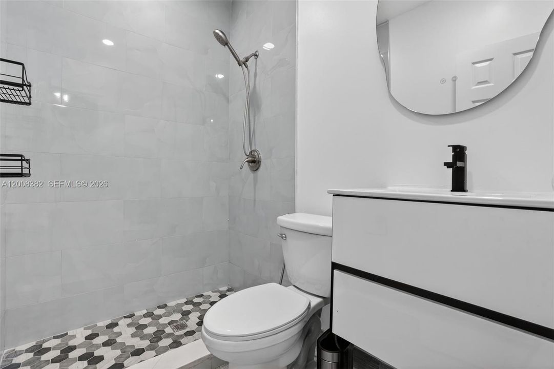 Activo con contrato: $769,000 (4 camas, 2 baños, 1666 Pies cuadrados)