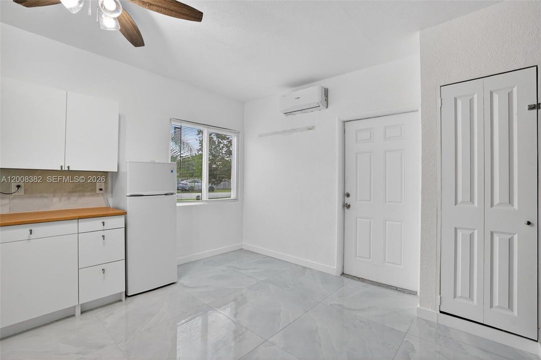 Activo con contrato: $769,000 (4 camas, 2 baños, 1666 Pies cuadrados)