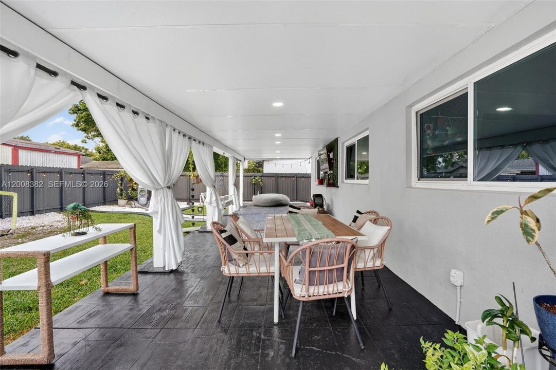 Activo con contrato: $769,000 (4 camas, 2 baños, 1666 Pies cuadrados)