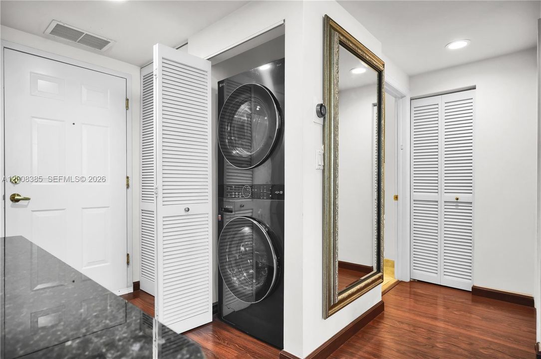 For Sale: $609,999 (2 beds, 2 baths, 970 Square Feet)