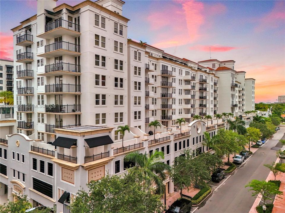 For Sale: $609,999 (2 beds, 2 baths, 970 Square Feet)