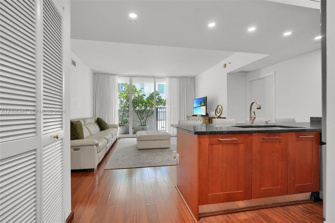 For Sale: $609,999 (2 beds, 2 baths, 970 Square Feet)