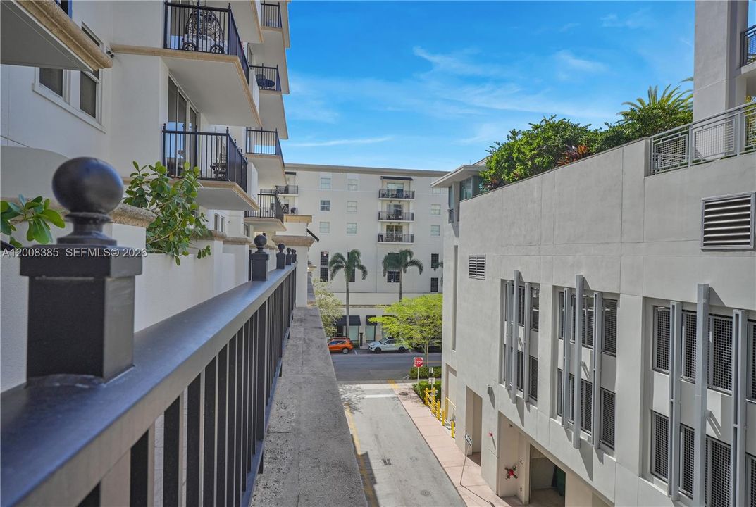 For Sale: $609,999 (2 beds, 2 baths, 970 Square Feet)
