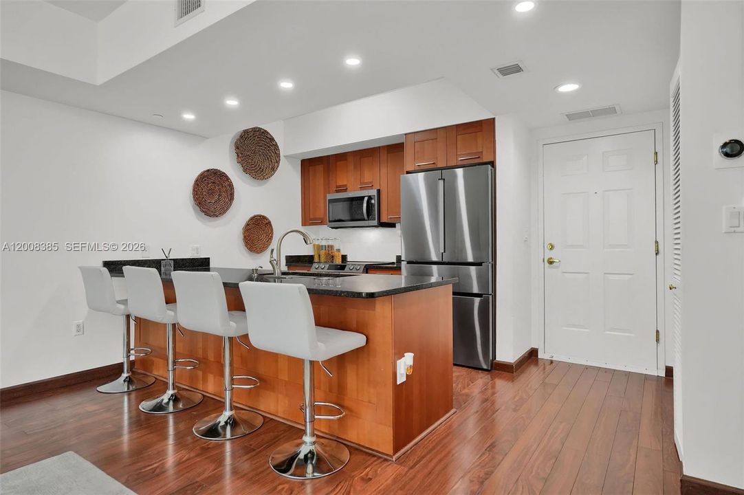 For Sale: $609,999 (2 beds, 2 baths, 970 Square Feet)
