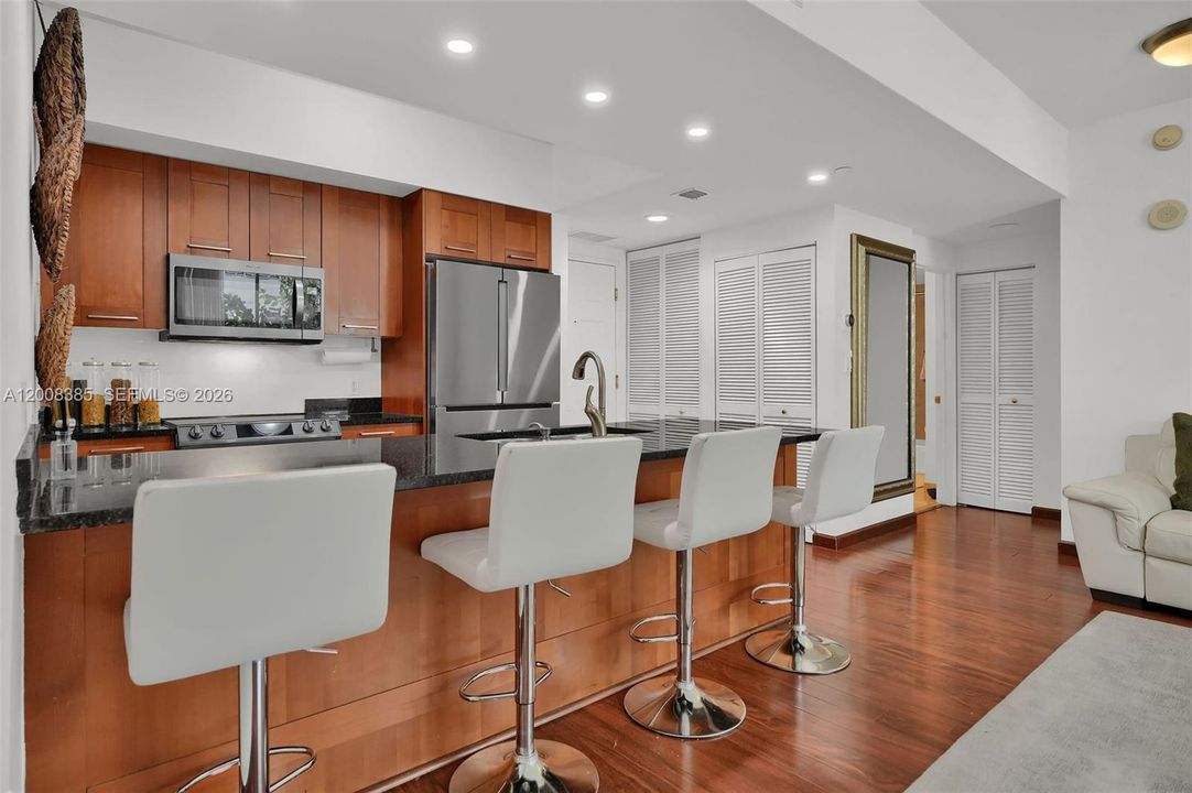For Sale: $609,999 (2 beds, 2 baths, 970 Square Feet)