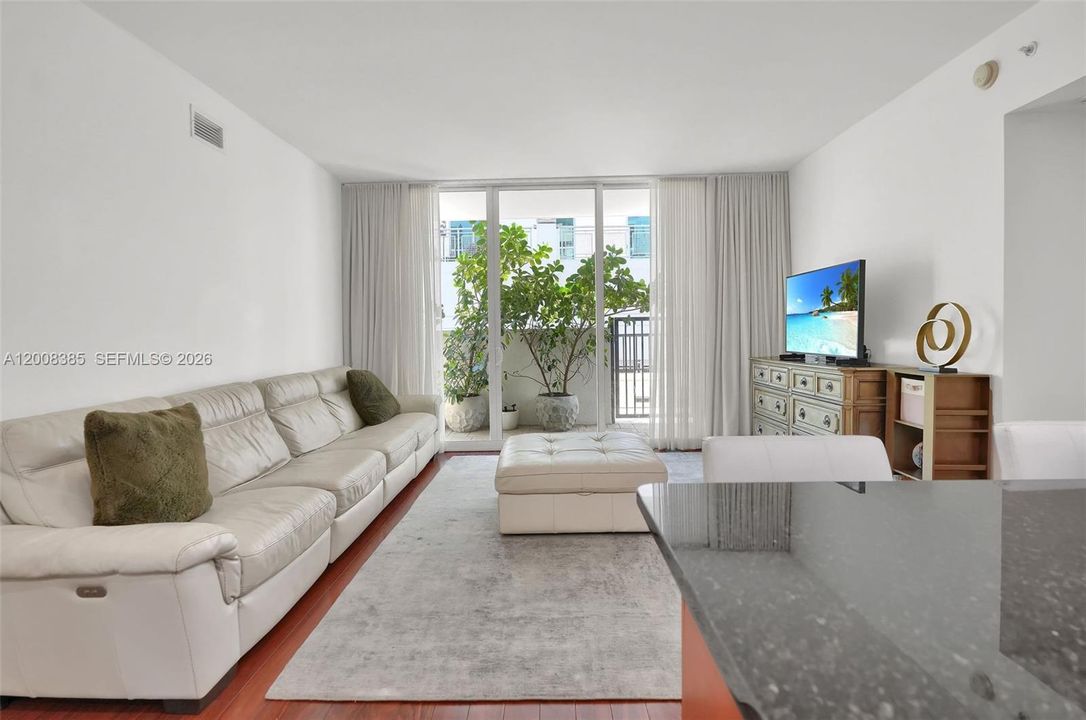 For Sale: $609,999 (2 beds, 2 baths, 970 Square Feet)
