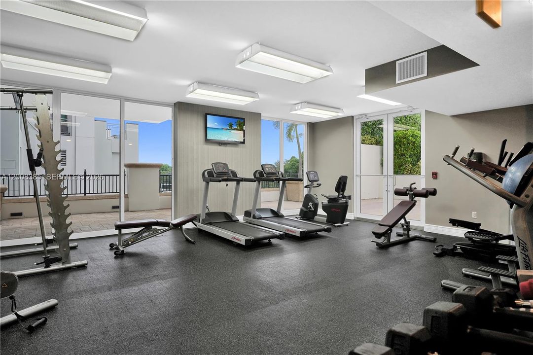 For Sale: $609,999 (2 beds, 2 baths, 970 Square Feet)