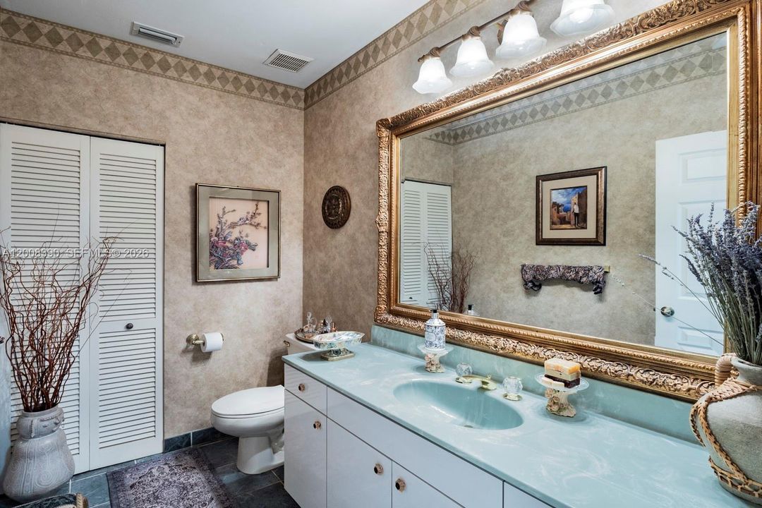 Под контрактом: $999,000 (4 спален, 2 ванн, 2770 Квадратных фут)