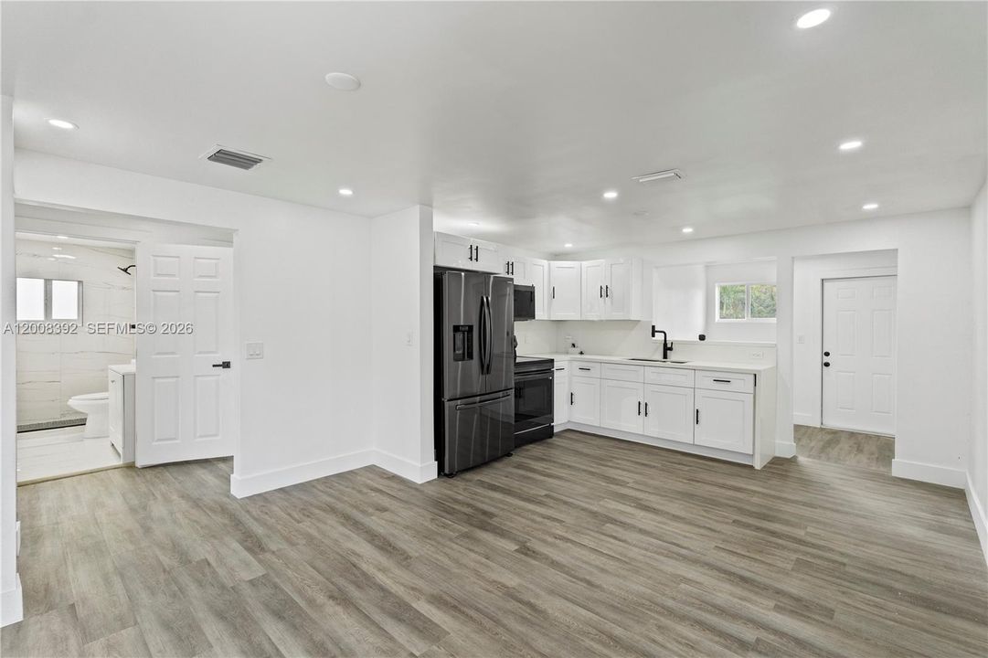 Activo con contrato: $665,000 (3 camas, 2 baños, 1376 Pies cuadrados)