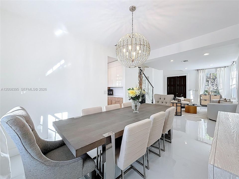 Recientemente alquilado: $10,550 (6 camas, 4 baños, 3205 Pies cuadrados)