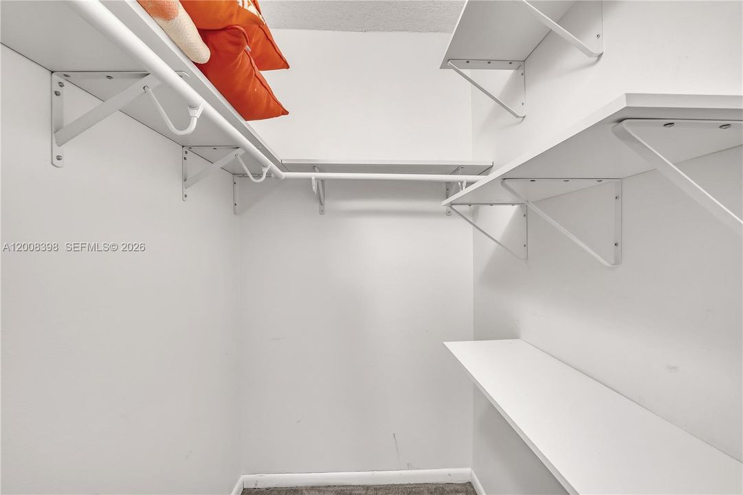 Activo con contrato: $155,000 (2 camas, 1 baños, 935 Pies cuadrados)