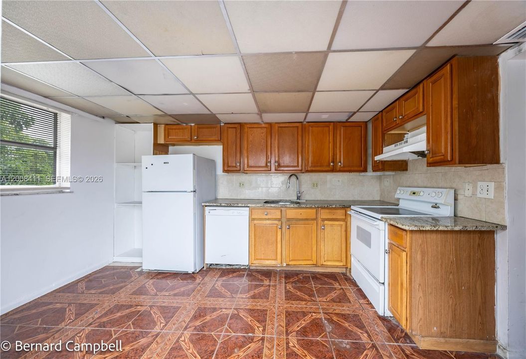 На продажу: $124,900 (2 спален, 2 ванн, 855 Квадратных фут)