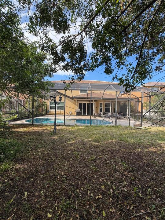 En Venta: $948,000 (4 camas, 3 baños, 3252 Pies cuadrados)