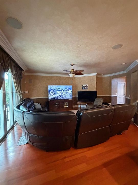 En Venta: $948,000 (4 camas, 3 baños, 3252 Pies cuadrados)