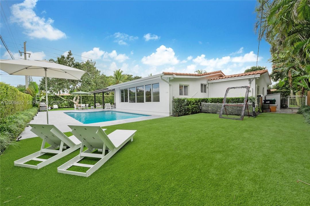 Active With Contract: $8,600 (3 beds, 2 baths, 1764 Square Feet)