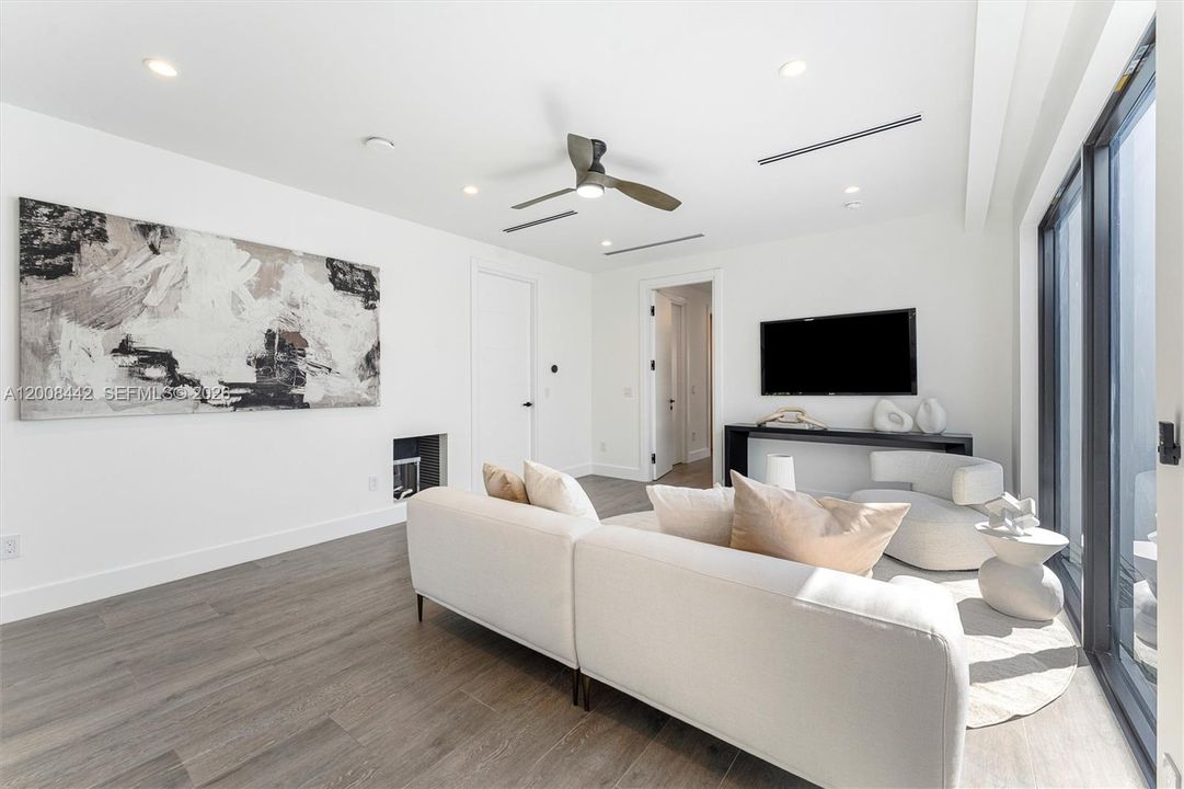 TH B- Living Upstairs