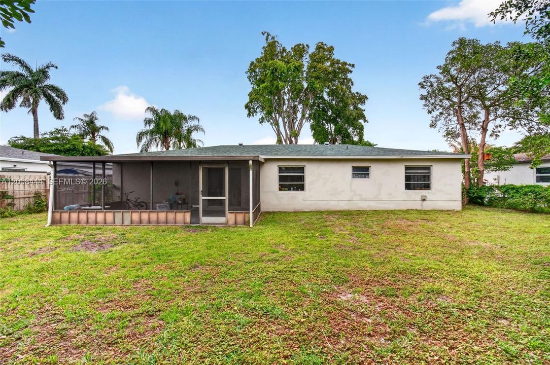 Active With Contract: $4,650 (4 beds, 2 baths, 1369 Square Feet)